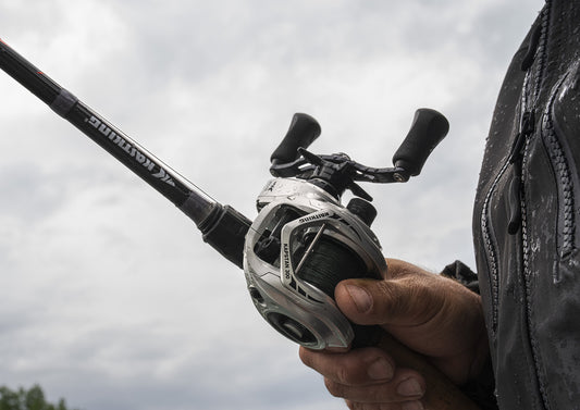 Use a Right or Left Handed Baitcasting Reel