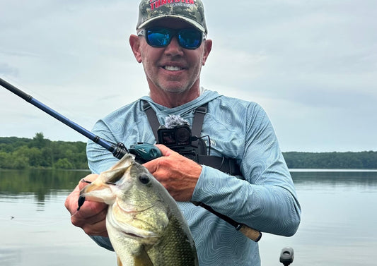 How to rig big worms for offshore bass fishing using Texas rigs, Carolina rigs, and other effective summer bass fishing presentations