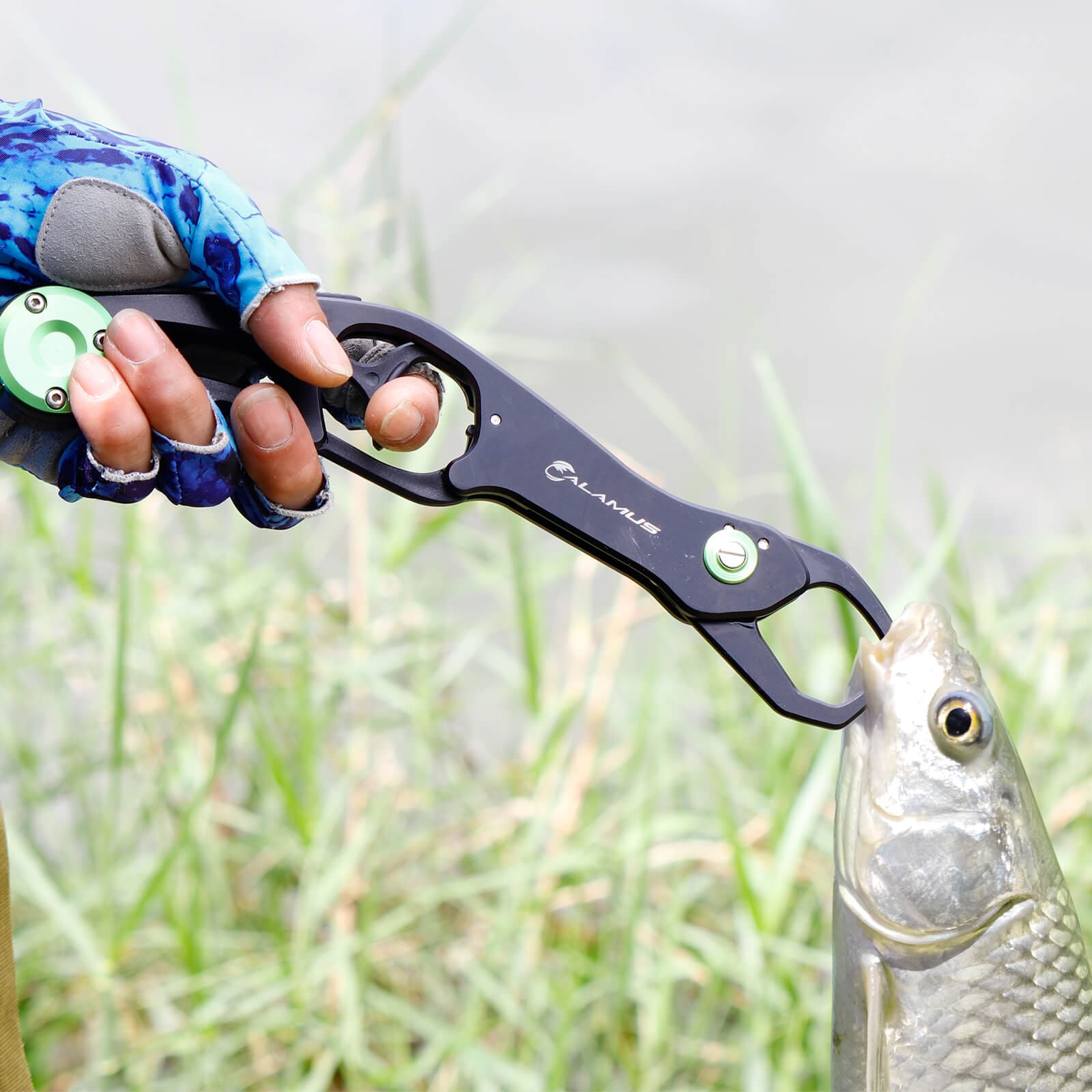 Calamus Fishing Pliers with Fish Lip Gripper